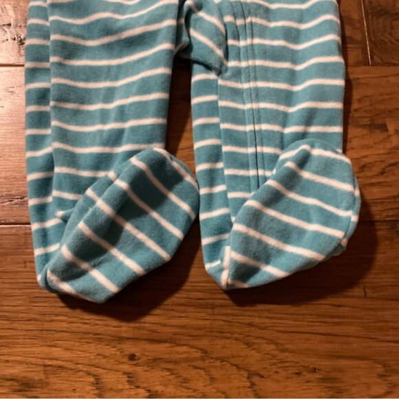 New Carter's fleece sleeper footie pajamas blue penguin size 6 months - Picture 4 of 6